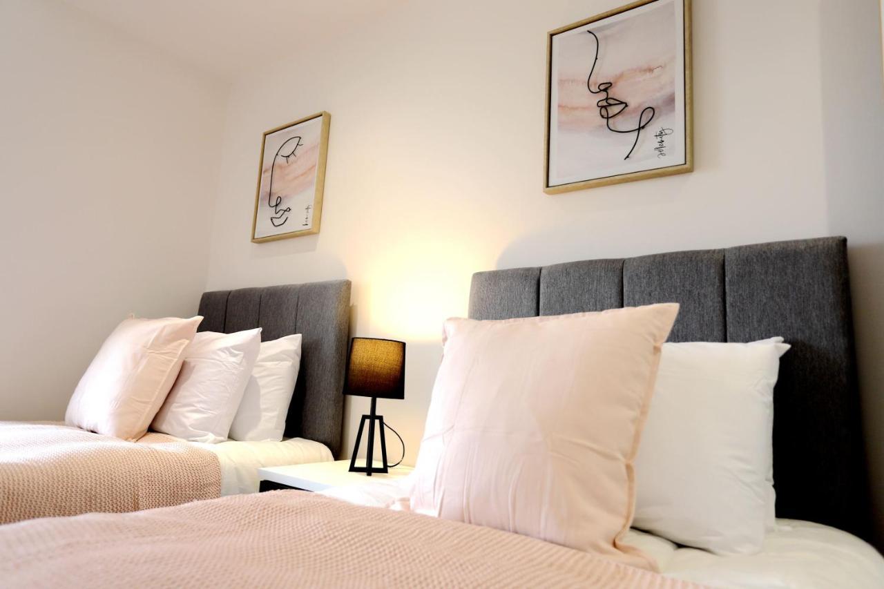 Birmingham Necairport Interchange Shortstay Homebase Extérieur photo