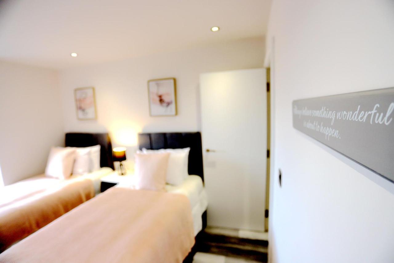Birmingham Necairport Interchange Shortstay Homebase Extérieur photo